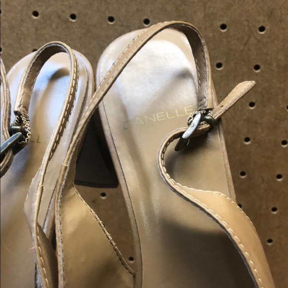 Danelle Obsess Tan Sling Back Heels sz 6.5 - Picture 5 of 8
